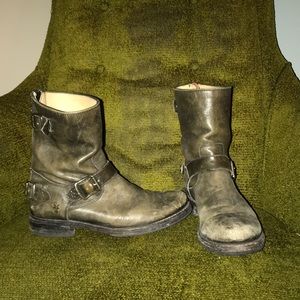 Women’s 7.5B Frye back zip Antique Black boots